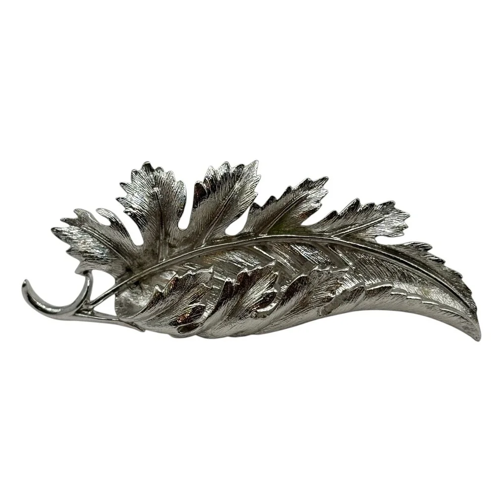 Coro Pegasus Leaf‎ Brooch Silver Tone Textured  Curled Vintage Nature 3D Brushed